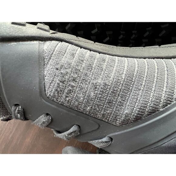 Whitin barefoot trial-running shoes in light grey. Size 42. main image 7